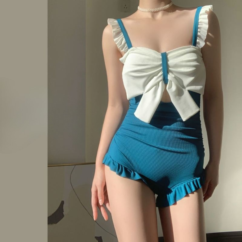 Costumes - Maiô Feminino Elegante com Detalhe de